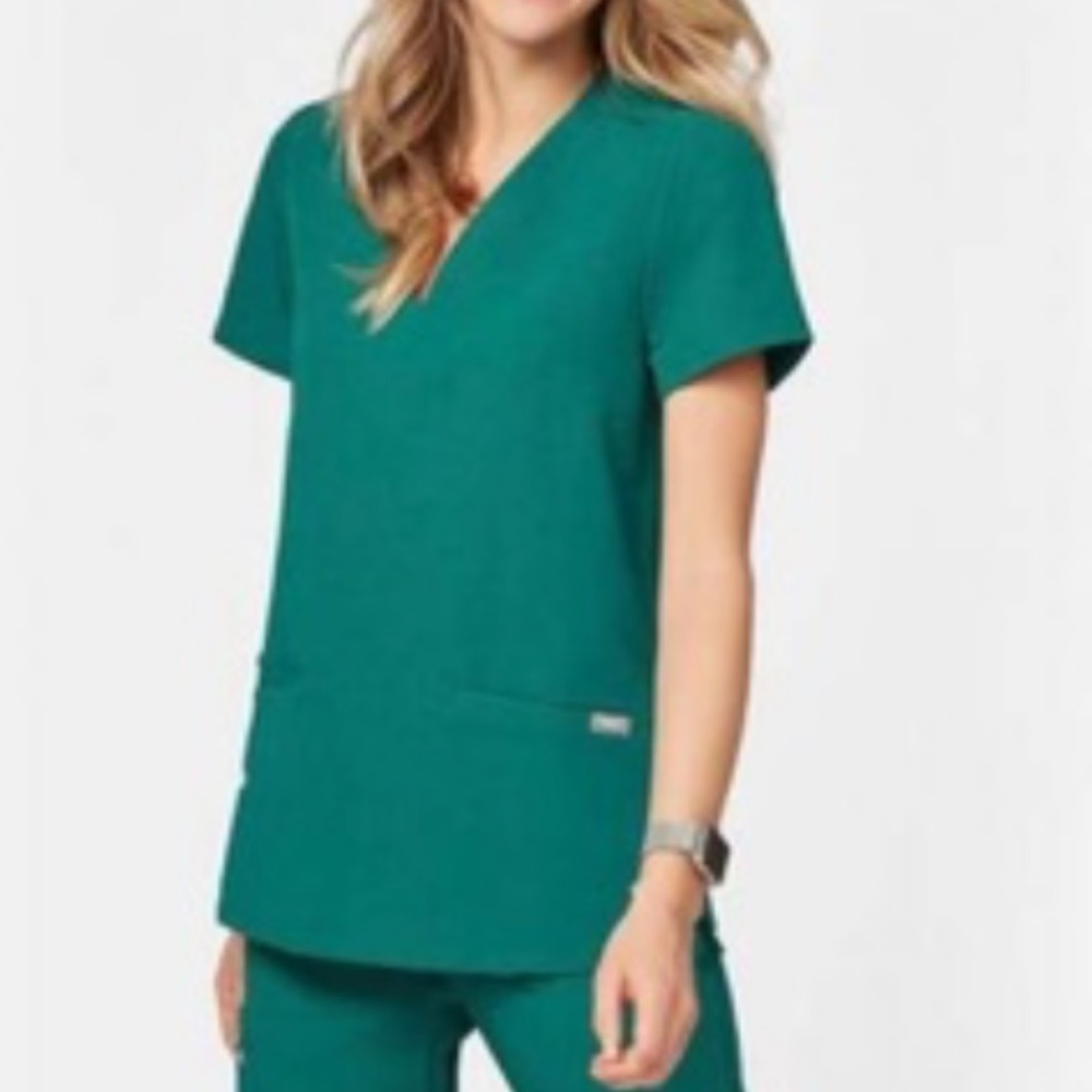 Figs Hunter Green Casma 2 Pocket Scrub Top